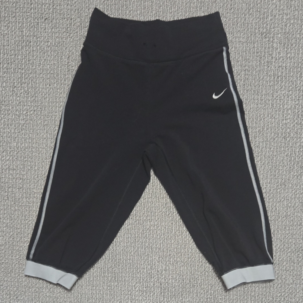 Nike Girls Black and Gray Capris M 10-12